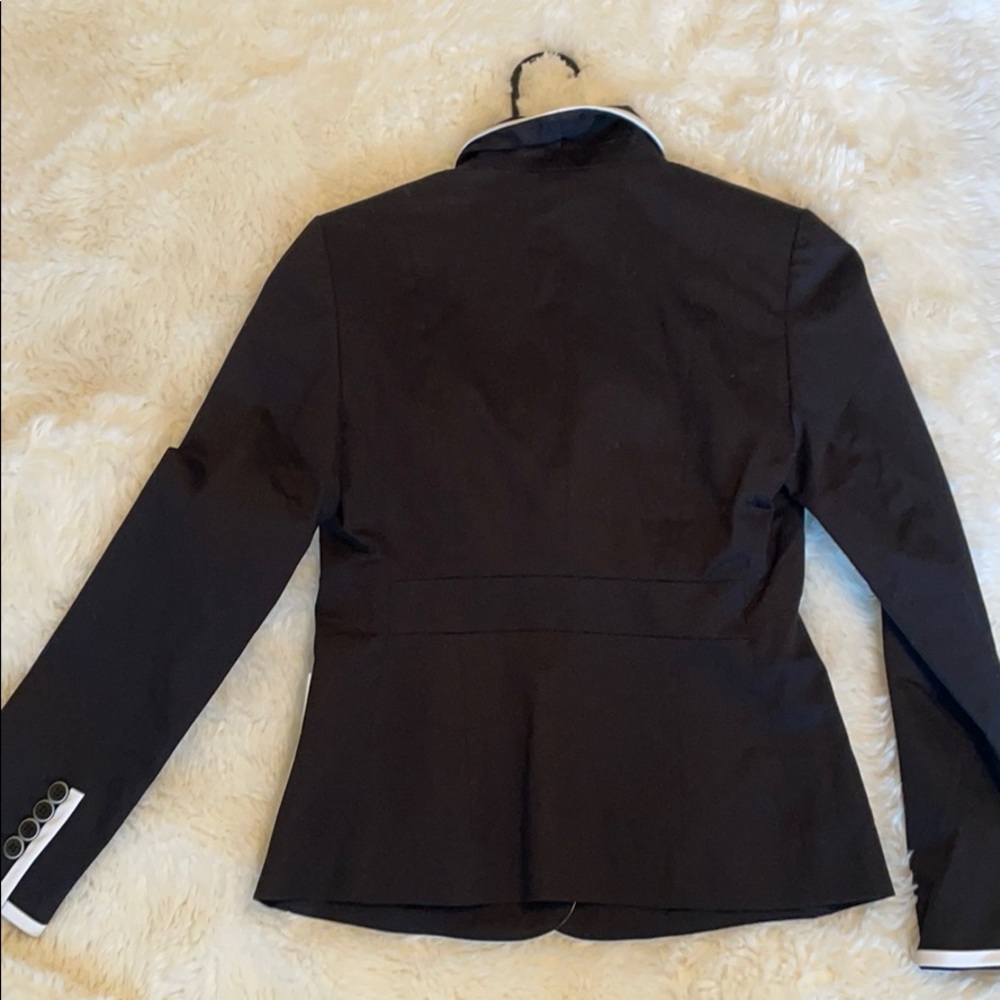 Blazer - Picture 4 of 5